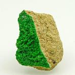 TopColor! Pyromorfiet heldergroen Kristallen op matrix -