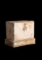 Oud-Chinees, Ming-dynastie Terracotta Kist met een deksel, Antiek en Kunst
