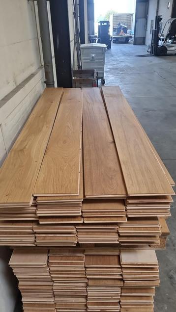 Restpartij 82 m2 eiken multiplank, behandeld beschikbaar voor biedingen