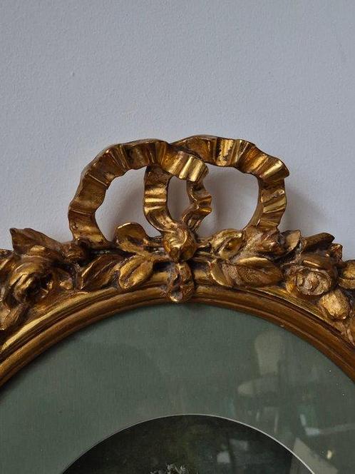 Ovaler Prunkrahmen aus Holz und Stuck, vergoldet – mit, Antiek en Kunst, Curiosa en Brocante