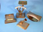 Bureauset met eeuwigdurende kalender + brievenweger +