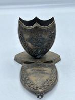 Wijnaccessoire -  Dom Perignon Schild Bronzen Menuhouder -, Nieuw