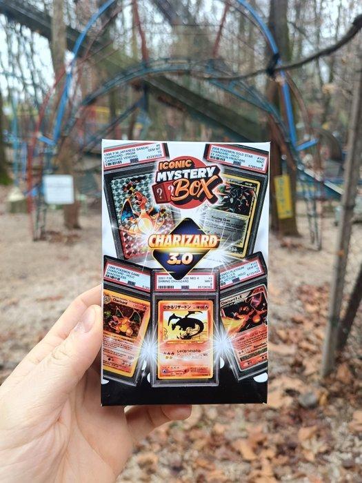 Pokémon - 1 Mystery box - Iconic Mystery Box Charizard 3.0 -, Hobby en Vrije tijd, Verzamelkaartspellen | Pokémon