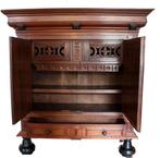 Kast - Prachtige Kussenkast met interessant interieur -