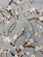 Elegant en delicaat textiel met een amandelbloesemmotief in, Antiek en Kunst, Antiek | Kleden en Textiel