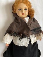 Antieke papier-maché pop (46 cm) met antieke poppenstoel -