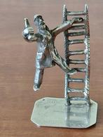 Miniatuur beeldje - Man met ladder dronken man met bierfles, Antiek en Kunst