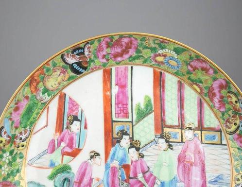 Bord - court scene and butterflies - Porselein - Familie, Antiek en Kunst, Antiek | Overige Antiek