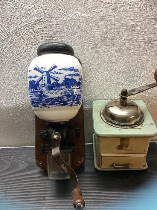 Koffiemolen (2) - hout, metaal, keramisch, kunststof, Antiek en Kunst, Antiek | Keukenbenodigdheden
