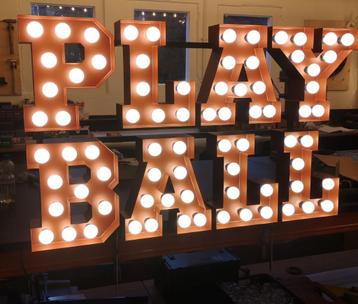 Lichtletters in iedere tekst, lettertype en kleur! beschikbaar voor biedingen