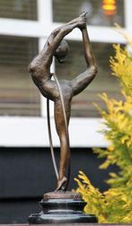 sculptuur, ballerina in hoepel - 40 cm - brons marmer, Antiek en Kunst