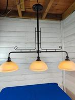 Een prachtige grote Italiaanse drielichts klassieke hanglamp