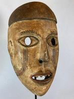 Certificate; Rare & Old African Bakongo mask - Congo.