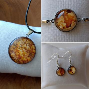 Verwen jezelf of iemand anders met handgemaakte armbanden! beschikbaar voor biedingen