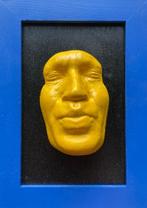 gregos - Small yellow kiss on black background-blue frame