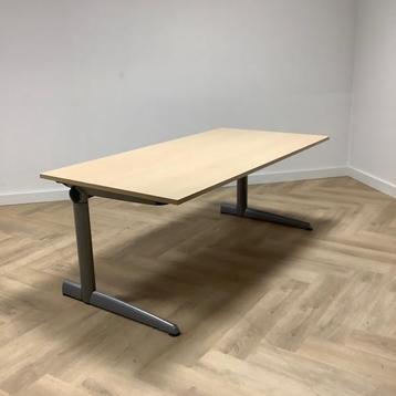 Tweedehands Ahrend verstelbaar bureau 160x80 cm, Ahorn - beschikbaar voor biedingen