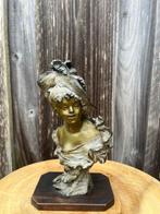 Auguste Moreau (1834-1917) - sculptuur, elegante dame - 19, Antiek en Kunst