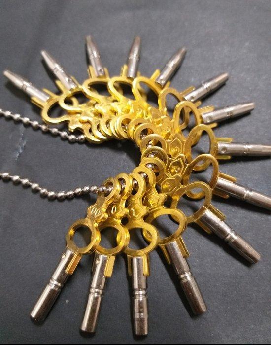 Chaves de dar corda a relógio de bolso, Antiek en Kunst, Antiek | Klokken