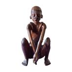 Groot houten beeld van een zittende man uit Dominica, Antiek en Kunst