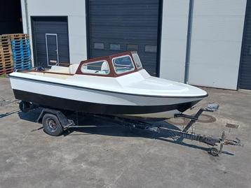Kajuit boot met buitenboord motor en trailer beschikbaar voor biedingen