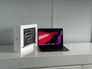 Macbook Air 13,3 inch 4k Retina !! 8-core M1 !! 256gb ssd !! beschikbaar voor biedingen