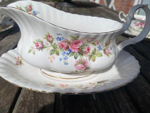 Royal Albert soepkommen en sauskom - Royal Albert Moss Rose, Antiek en Kunst, Antiek | Meubels | Tafels