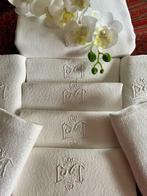 Oud linnen tafellaken, bijpassende servetten, met de hand