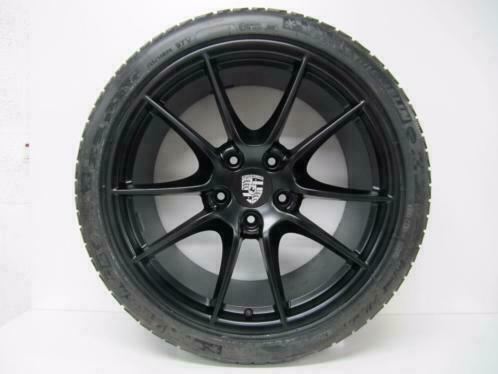 Porsche 991 2/4 20inch Carrera S III zwart met winterbanden, Auto-onderdelen, Banden en Velgen, 20 inch, Winterbanden, 305 mm