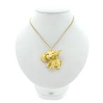 18 Krt. Gouden hanger van een olifant met carneool (witgoud), Ophalen of Verzenden, Gebruikt, Goud, Overige merken