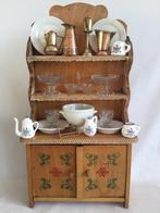prachtig oud speelgoed keukenkastje / Vaisselier met