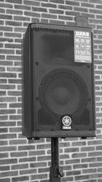 Yamaha DXR8 speakers PA Set  met DJ set huren, Zo goed als nieuw, Audio