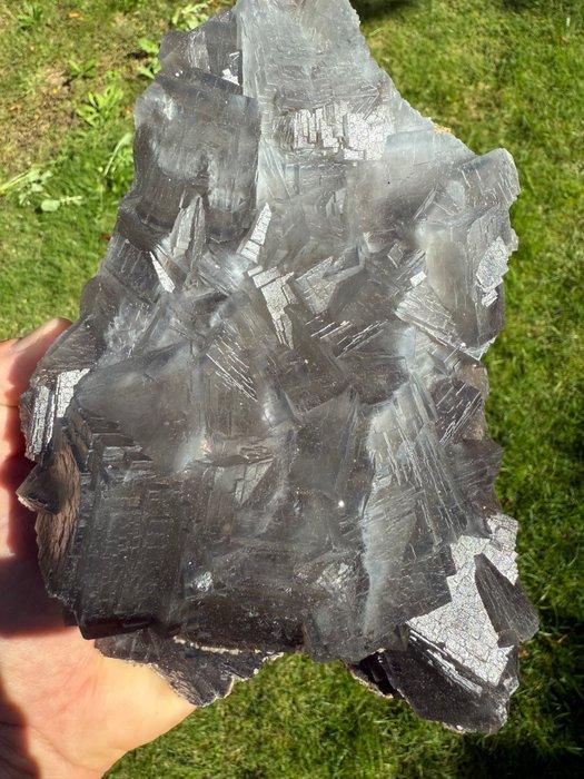 Museumkwaliteit grote fluorietkristalgroep. Fluorescerende -, Verzamelen, Mineralen en Fossielen