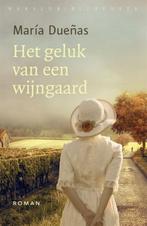 Het geluk van een wijngaard 9789028426535 María Dueñas, Boeken, Romans, Verzenden, Gelezen, María Dueñas