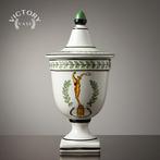 dekselvaas - Mod. Anfora Vittoria Trionfante met decorori, Antiek en Kunst, Antiek | Glas en Kristal