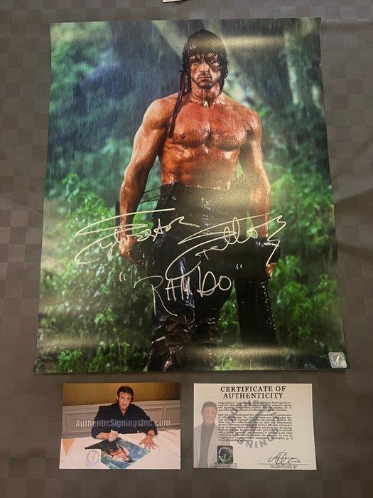 First Blood - Sylvester Stallone (John Rambo) - Signed in, Verzamelen, Film en Tv