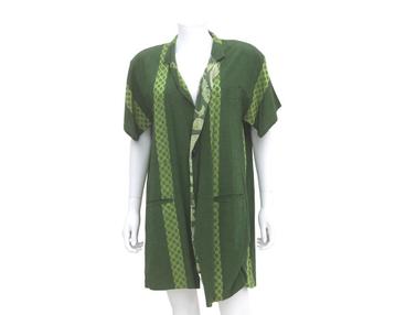 Een groene Yohji Yamamoto blouse beschikbaar voor biedingen