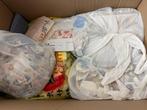 Wereld - Verhuisdoos Vol Postzegels op Papier in zakken en, Gestempeld