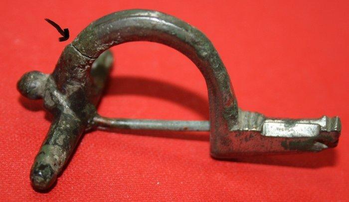 Oud-Romeins, Keizerrijk Brons Fibula - Armbrustfibel, Sieraden, Tassen en Uiterlijk, Antieke sieraden