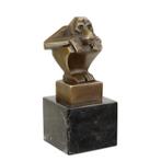 A BRONZE SCULPTURE OF A SQUATTING MONKEY (Interieur), Antiek en Kunst, Verzenden