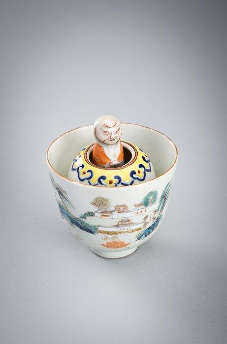 Beker - Porselein - Trick cup - Qianlong mark, Antiek en Kunst, Antiek | Overige Antiek