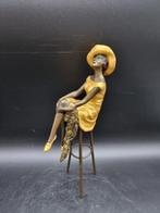 Beeld, Bronze, Lady Sitting at the Bar - 27.5 cm - Brons