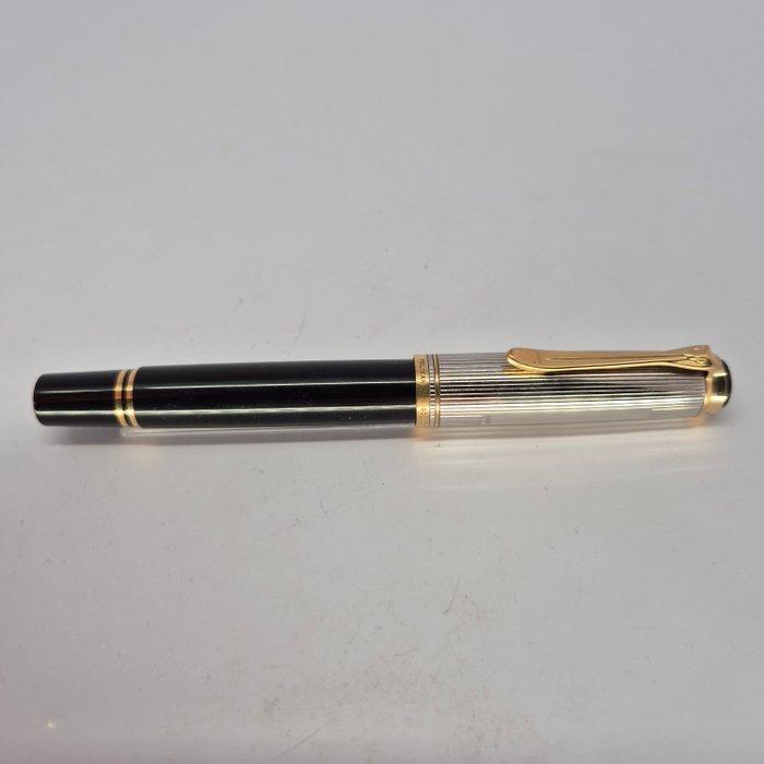 Pelikan - Souverän M630- 18k solid gold nib (M) - Silver, Verzamelen, Pennenverzamelingen