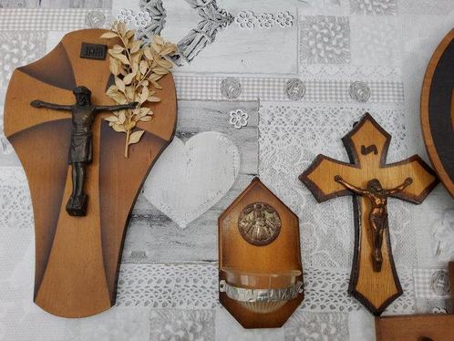 Verzameling van 17 stuks religieuze voorwerpen (17) -, Antiek en Kunst, Antiek | Boeken en Bijbels