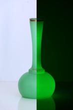 Vaas - Opaline glas, Uraniumglas - Vaas soliflore en opaline, Antiek en Kunst