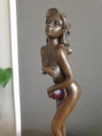 Beeldje, Bronzen beeld van een pikante , erotische vrouw -, Antiek en Kunst