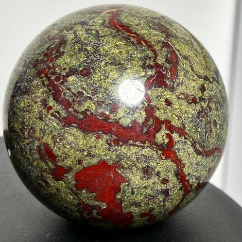 Draakbloed Fijn gepolijste Drakenbloedbol - Hoogte: 10.85 cm, Verzamelen, Mineralen en Fossielen