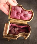 Antiek bijoukistje - Sieradendoos - Metaal, Antiek en Kunst