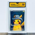Pokémon - Pikachu with Grey Felt Hat - Van Gogh Museum Promo, Hobby en Vrije tijd, Verzamelkaartspellen | Pokémon, Nieuw
