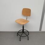 Werkplaatsstoel met houten zitting retro metalen onderstel