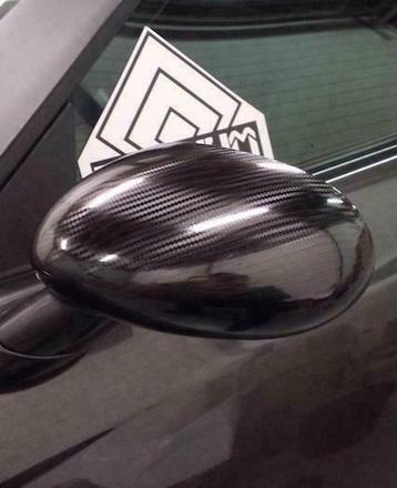 Carbon wrapfolie beschikbaar voor biedingen